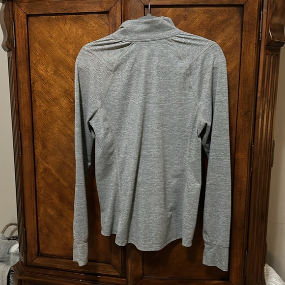 Old navy active grey and white stripe jacket with thumb holes size large - Picture 2 of 5